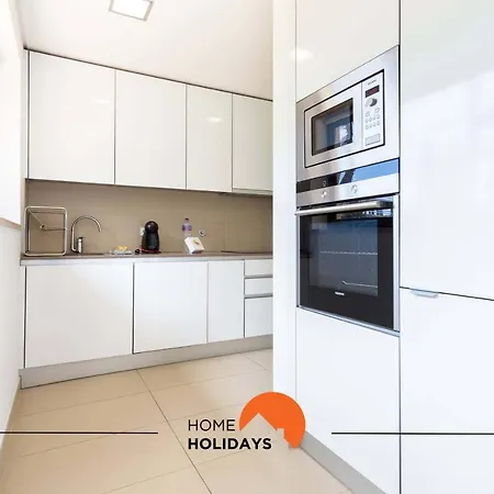 #144 Cavalo Preto C104 By Holidays Quarteira